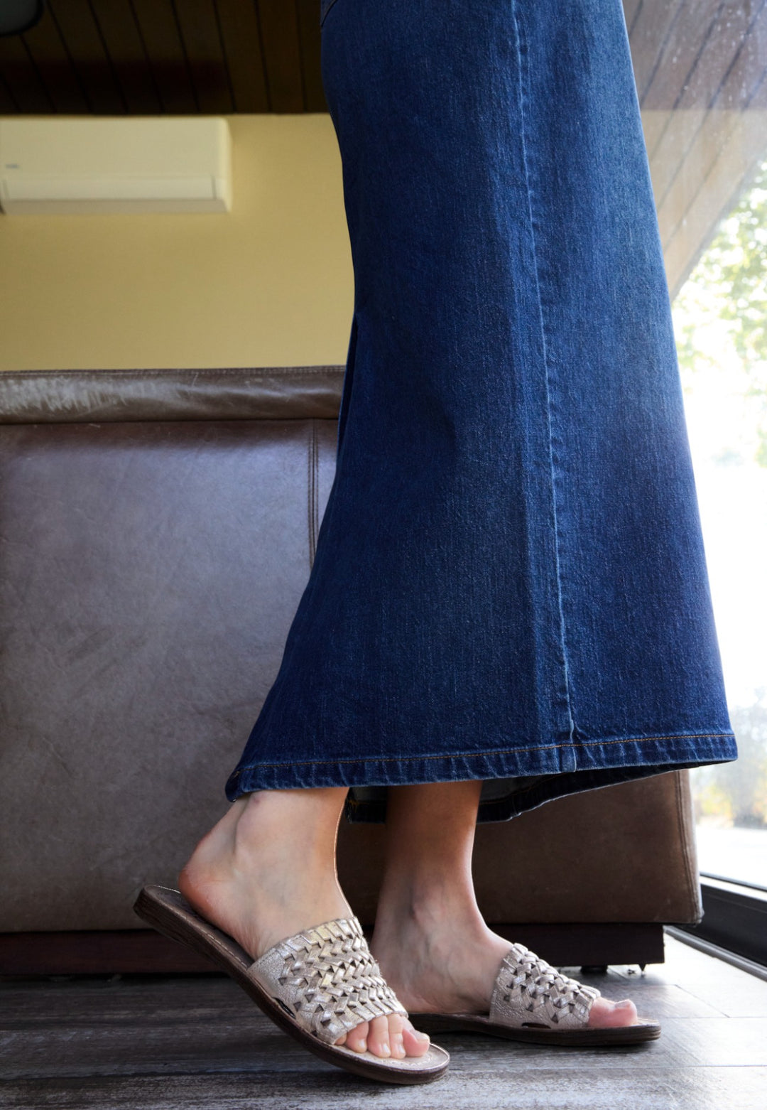 SANDALIA FLAT PLATINO