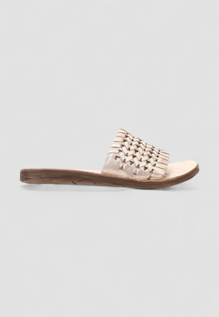 SANDALIA FLAT PLATINO
