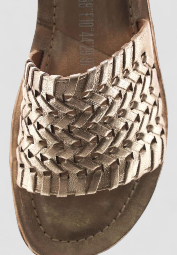 SANDALIA FLAT PLATINO