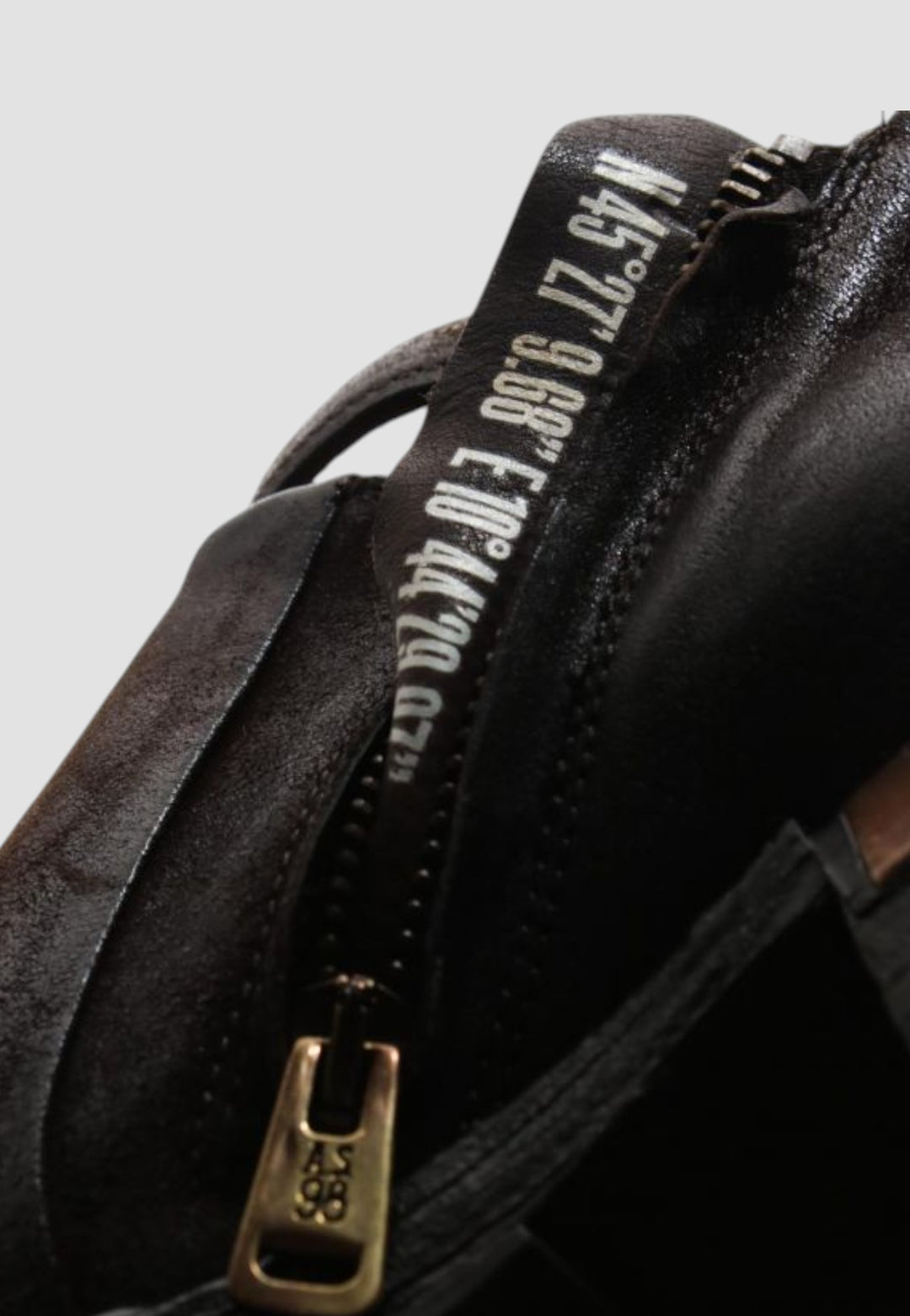 BOTIN COBAIN EBANO