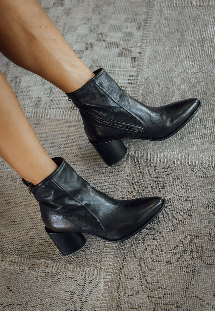 BOTIN ARETHA NEGRO DESGASTADO
